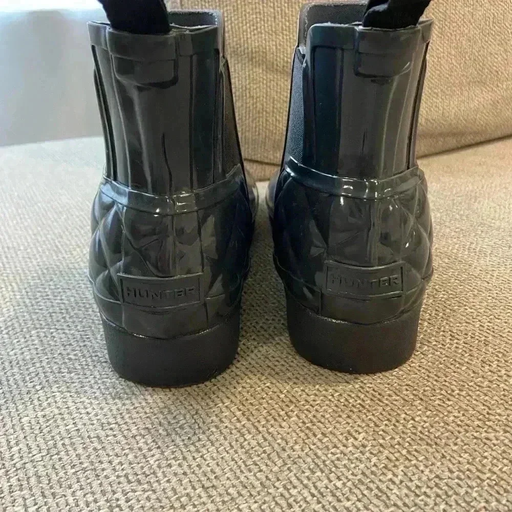 HUNTER • CHELSEA Refined Quilted Gloss Boots Slate Grey $185 size 5